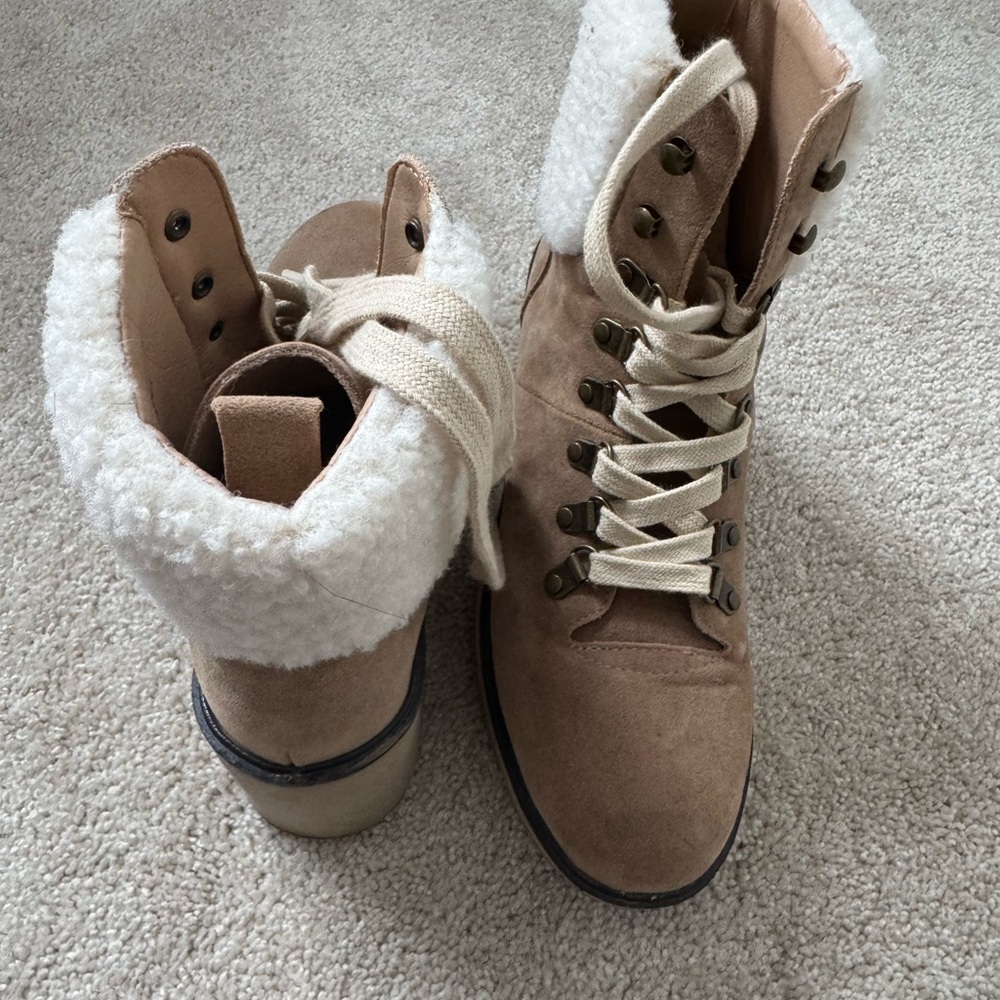 Oasis Tan Winter Boots with White Fur Trim